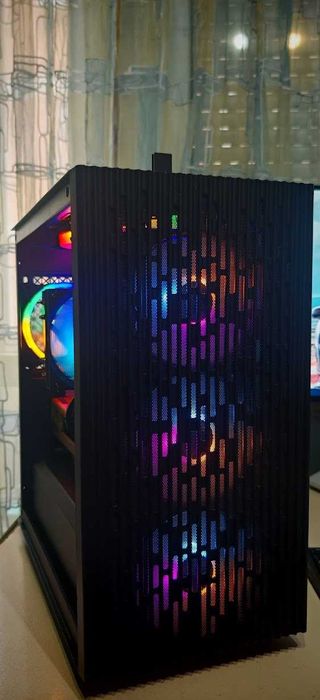 Добро Геймърско РС Ryzen 5 5600/16GB/1TB SSD/RX 5700XT/Гаранция