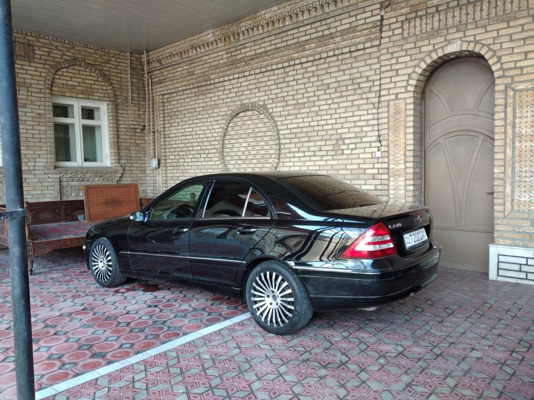 Mercedes Benz e240