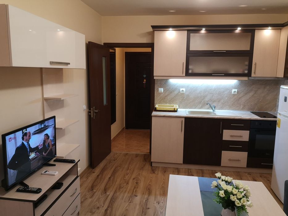 Дава се под наем Двустаен апартамент в Пловдив, Кършияка - 65 кв.м за 438.6 € - Снимка #1