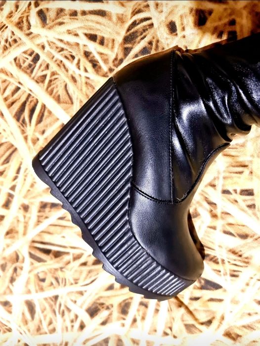 Елегантни,супер удобни ботуши-чизми,на олекотена платформа.N: 36/ НОВИ