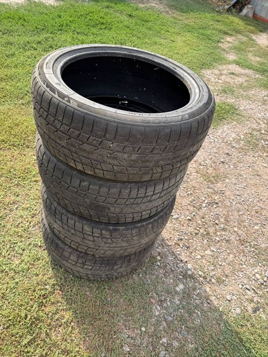 Продам Зимние ШИНЫ 17. 215/45