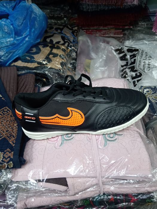 Продаю футзалки Новыйе 42 размер