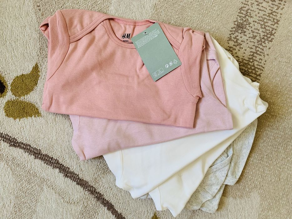 Tricouri si maieuri body marimea 104, H&M