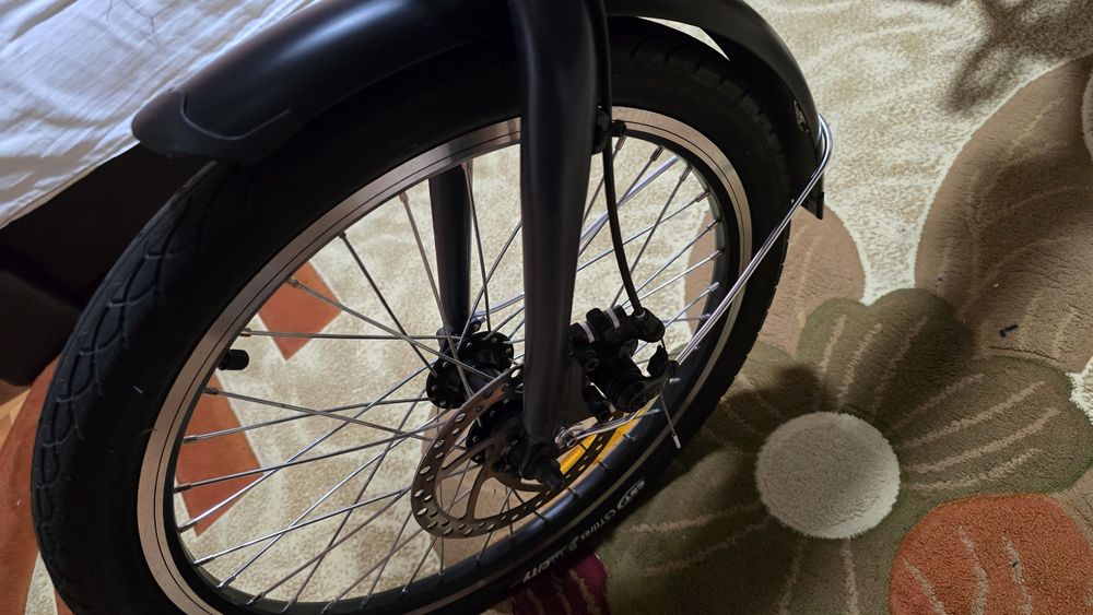 Bicicletă Carpat asistată electric.