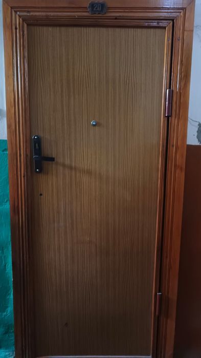 Продам дверь входную стальную