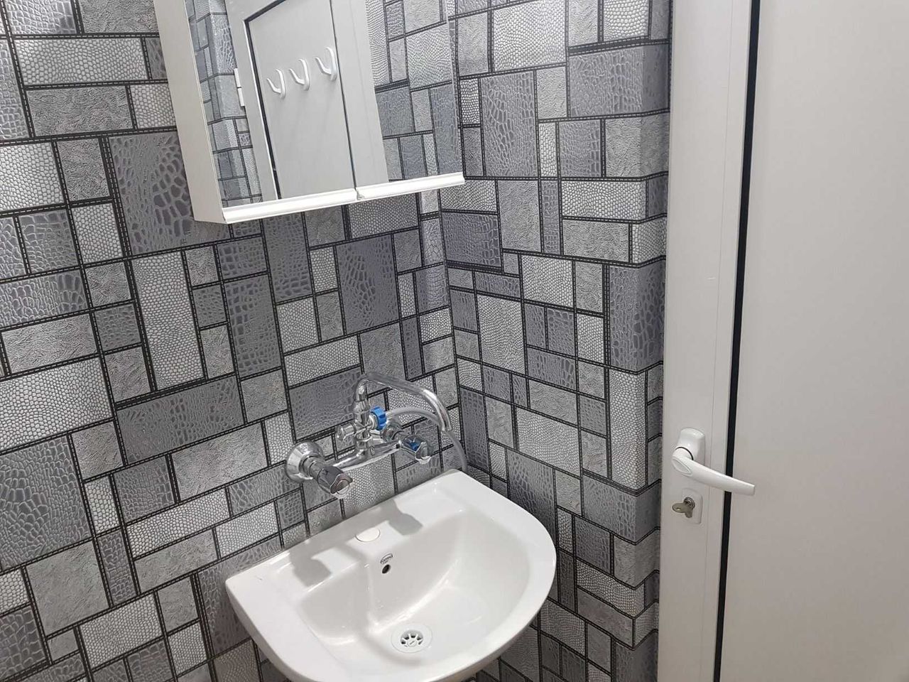 Дава се под наем Двустаен апартамент в Враца, Център - 58 кв.м за 275.4 € - Снимка #11