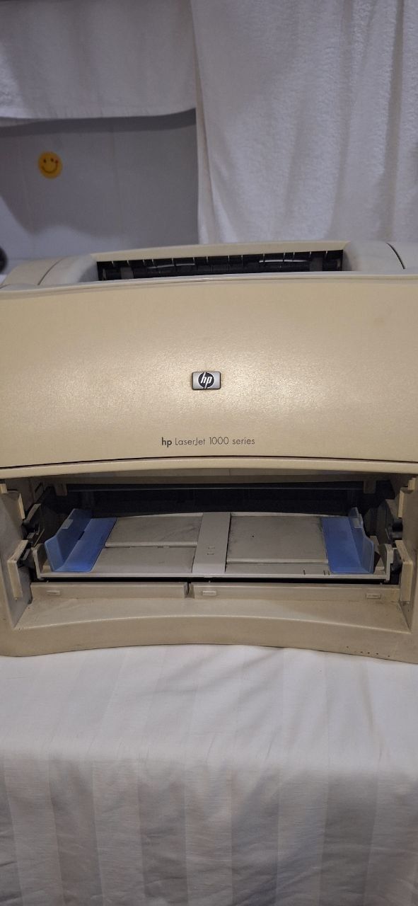 Принтер  hp laserjet 1000 series
