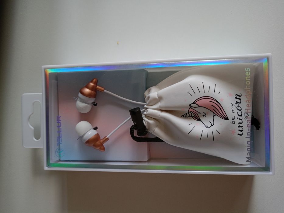 Vând căști/handsfree,cu săculeț de protecție,noi nouțe produs de calit