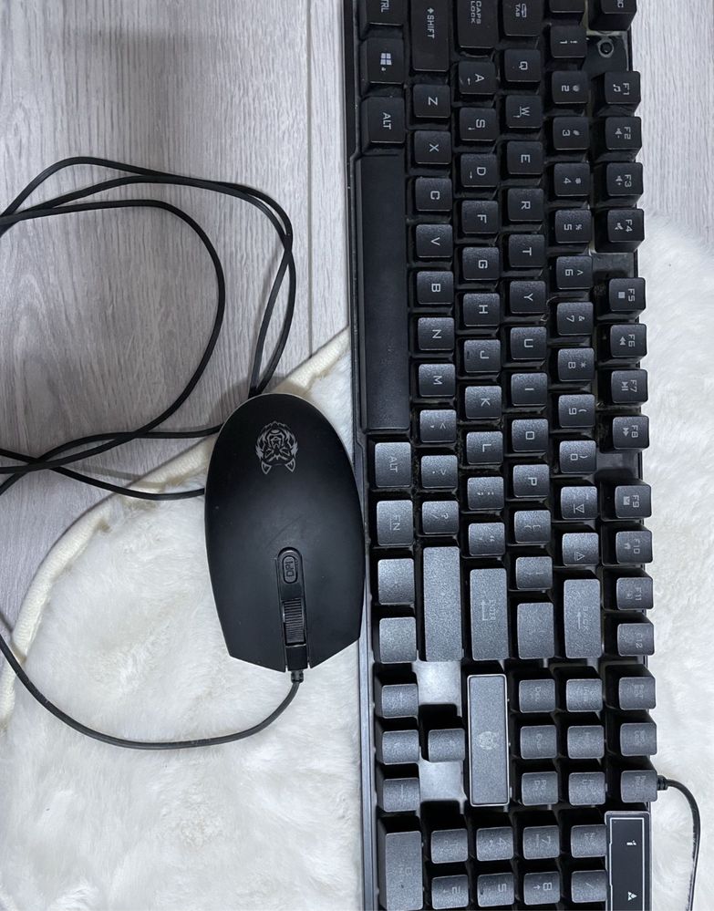 Pc gaming + mouse, mousepad, tastatura si camera web