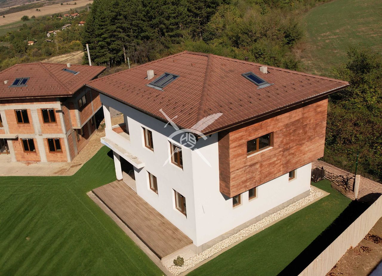 Продава се Къща в с. Старо село, Област Перник - 206 кв.м за 1093 €/кв.м - Снимка #1