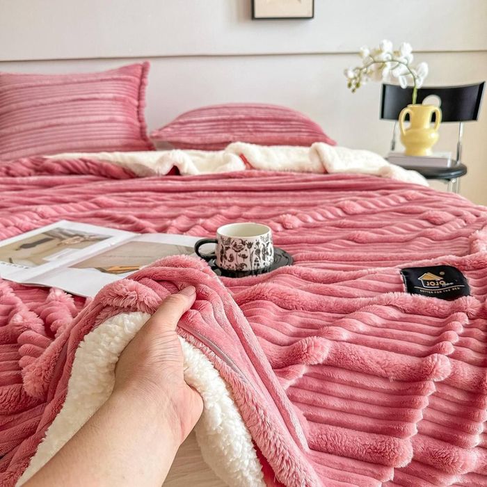 Set patura cu blana + 2 fete de perna