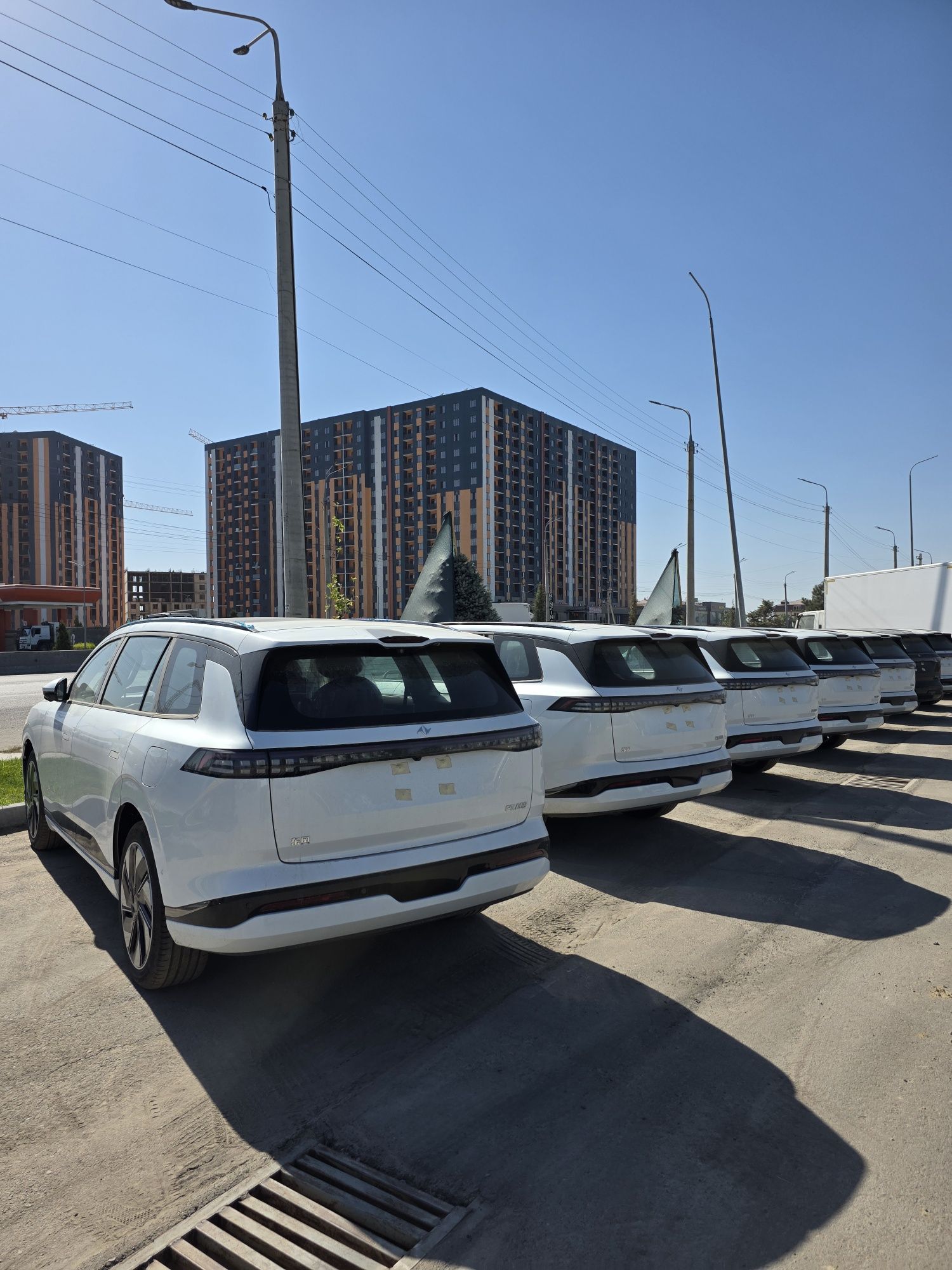 Dongfeng eπ 008 gibrid 210