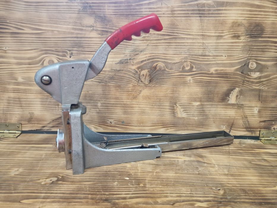 Capsator Rosetto pentru capsare oarba, ratioform, cutii carton