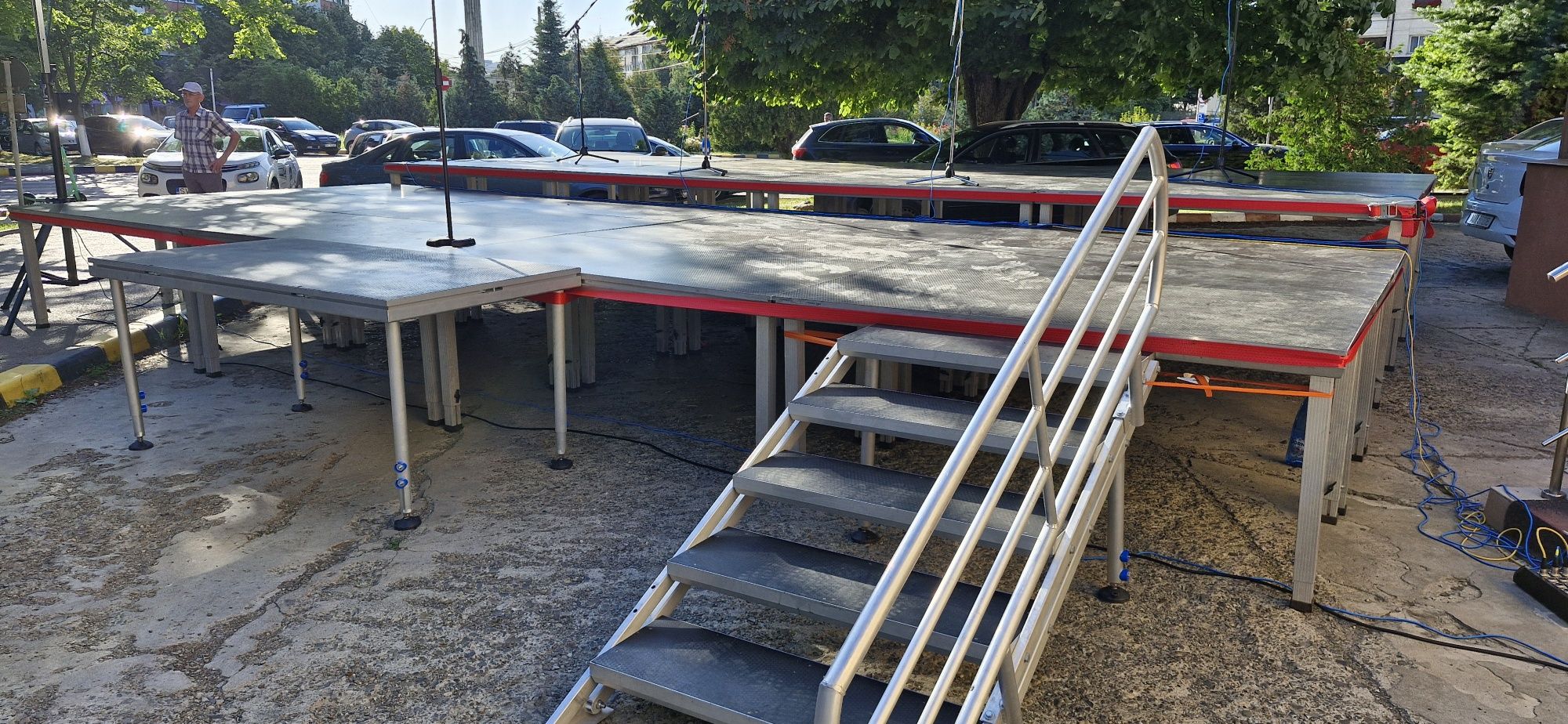 Închiriez podium scenă, de la 10 la 100 mp ,sonorizare,ecran led