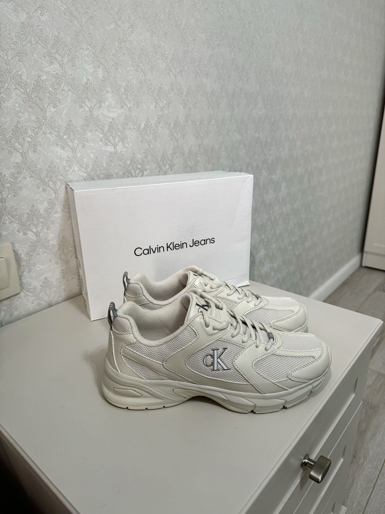 Женские кроссовки Calvin Klein