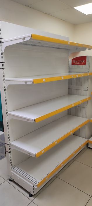 Метални крайстенни стелажи