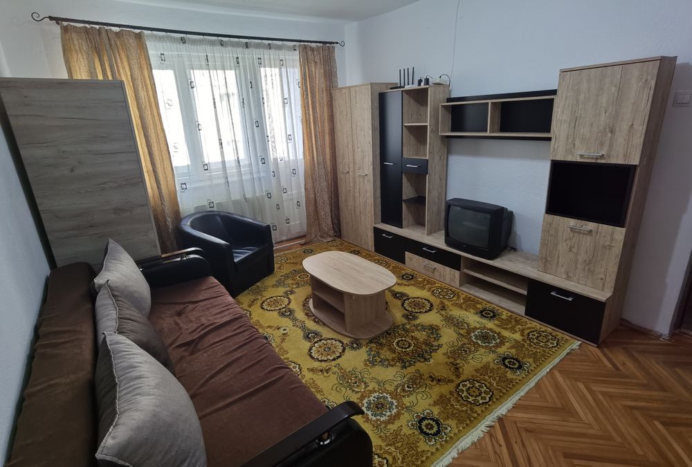 Închiriez apartament