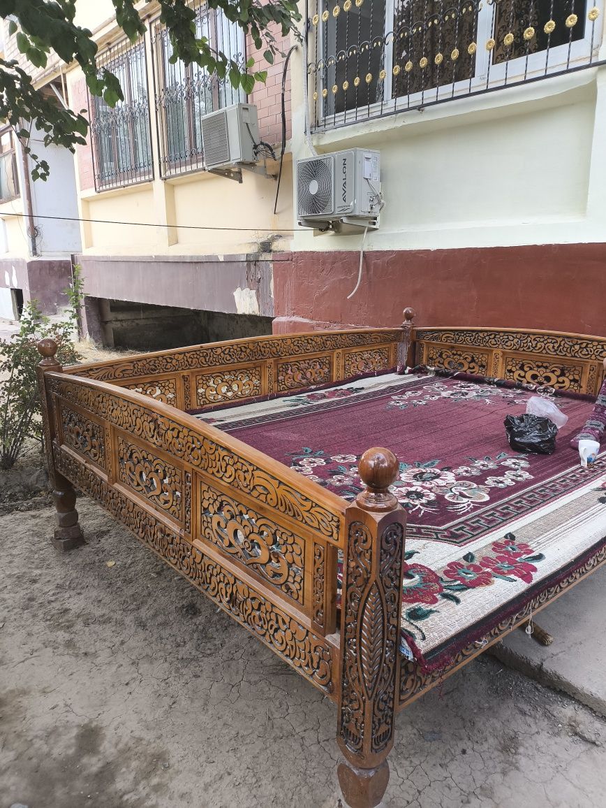Продам топчан почти новый