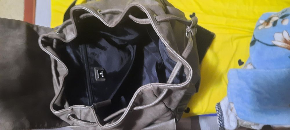 Vând rucsac dama firma carpisa