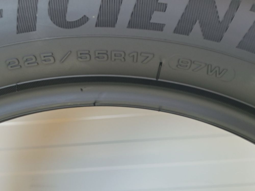 2бр летни гуми 225/55/17/97W/Goodyear efficient grip/dot2220/5.7мм гра