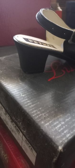 Pantofi lichidare de stoc