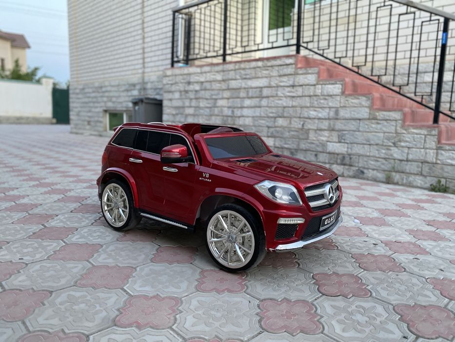 Детский автомобиль Мерседес - продаются 2 штуки.