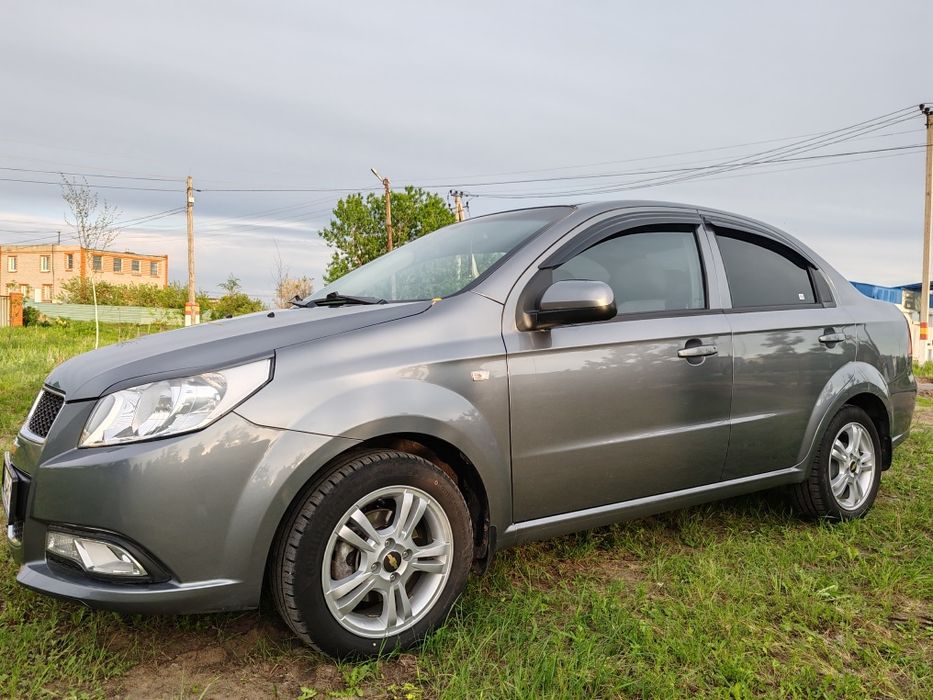 Автомобиль Шевроле Нексия