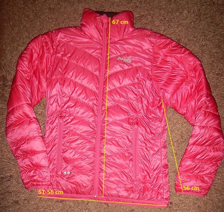Geaca de puf Bergans 700 cu sac de compresie. Marimea M-Women.