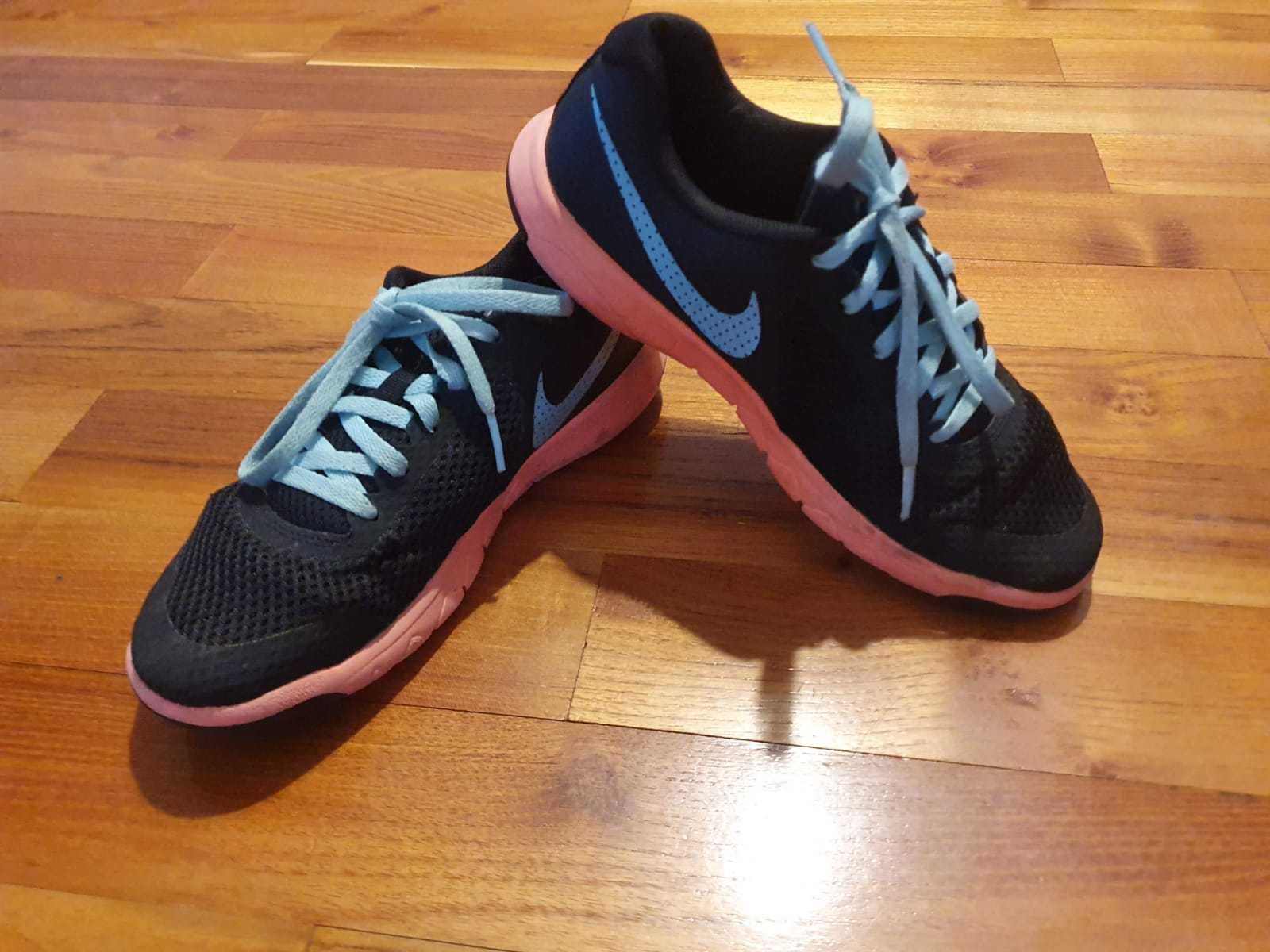 Pantofi sport Nike marimea 35.5