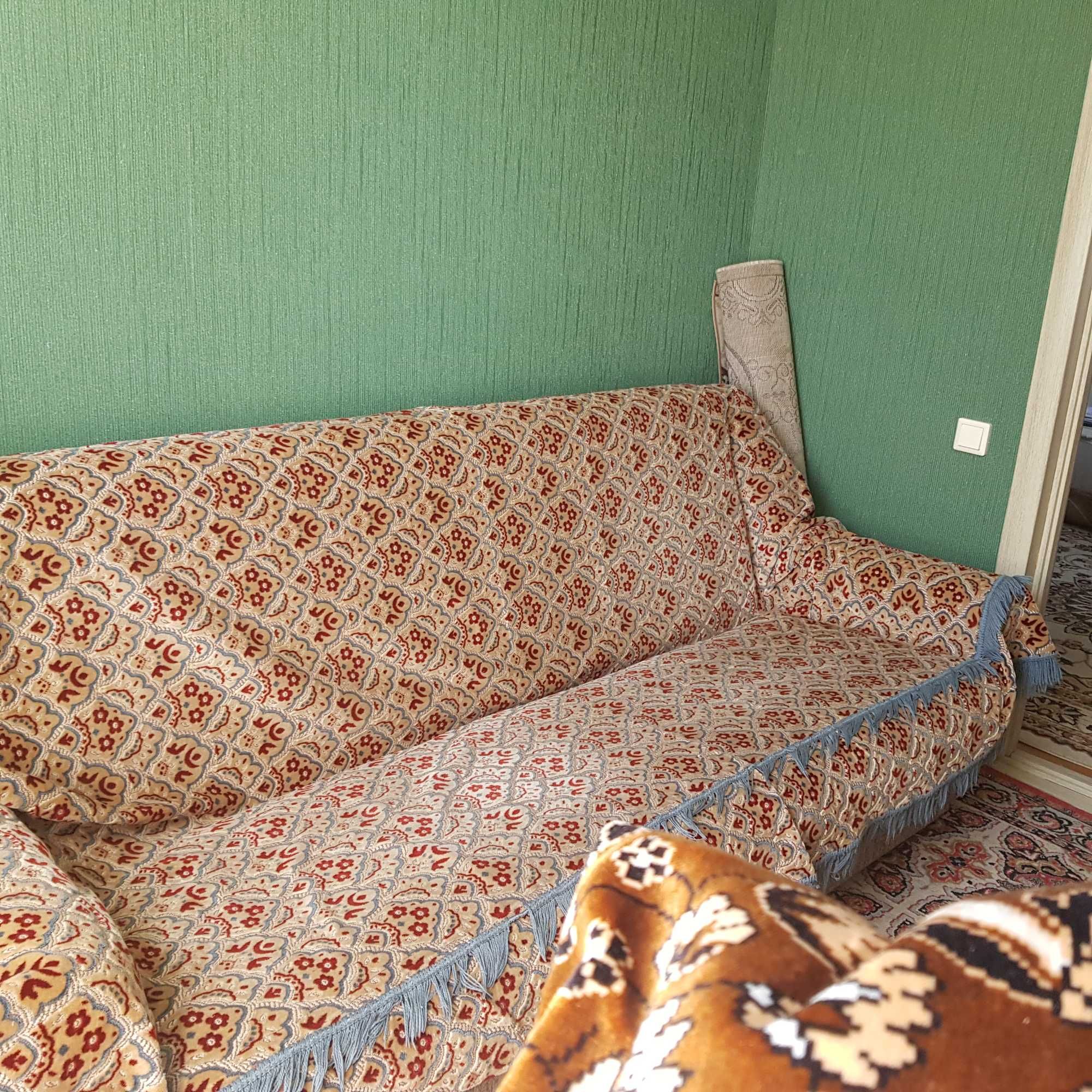 Продам диван и два кресла