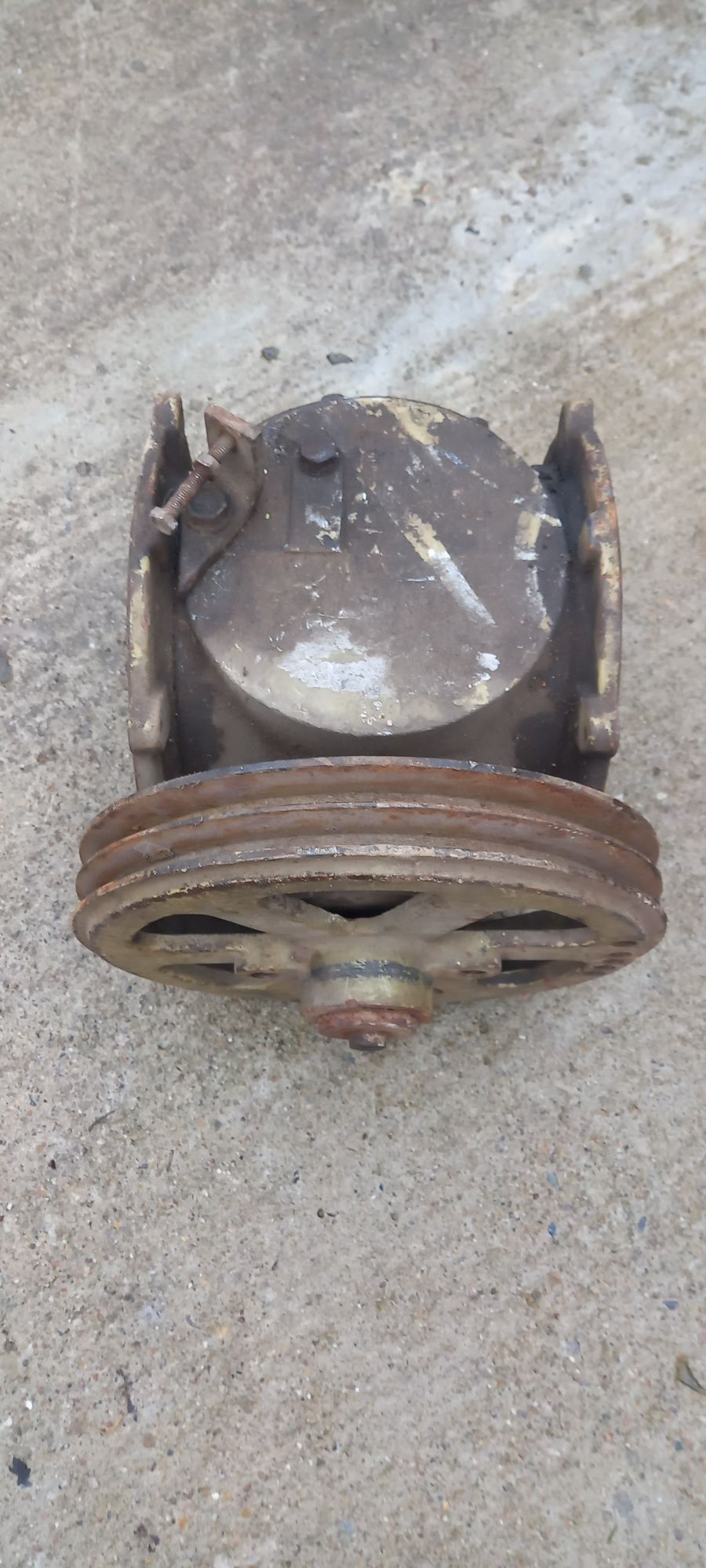 reductor inversor raport 1 la 1 cu fulie 30 cm