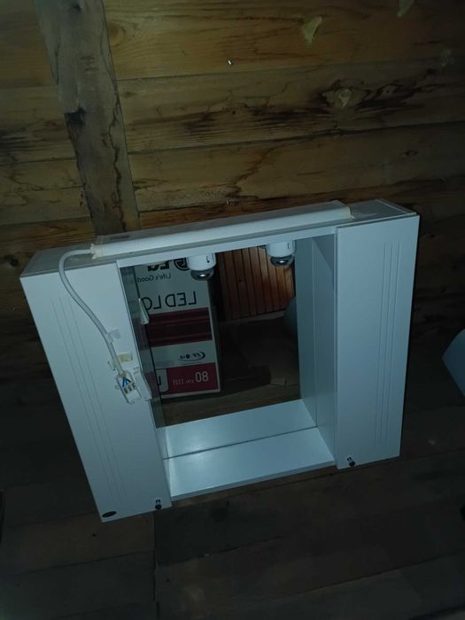 chiuveta baie,bucatarie,robinet,dulap baie,oglinda baie,broaste usa