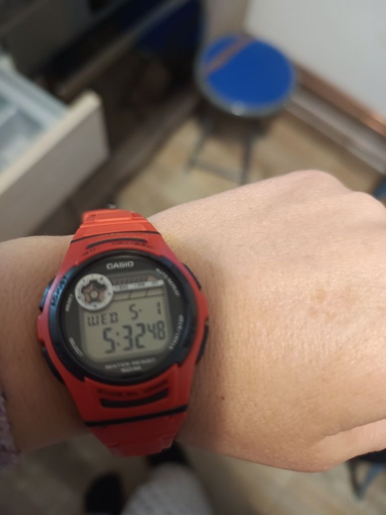 ceas casio rosu ca nou mecanism quartz