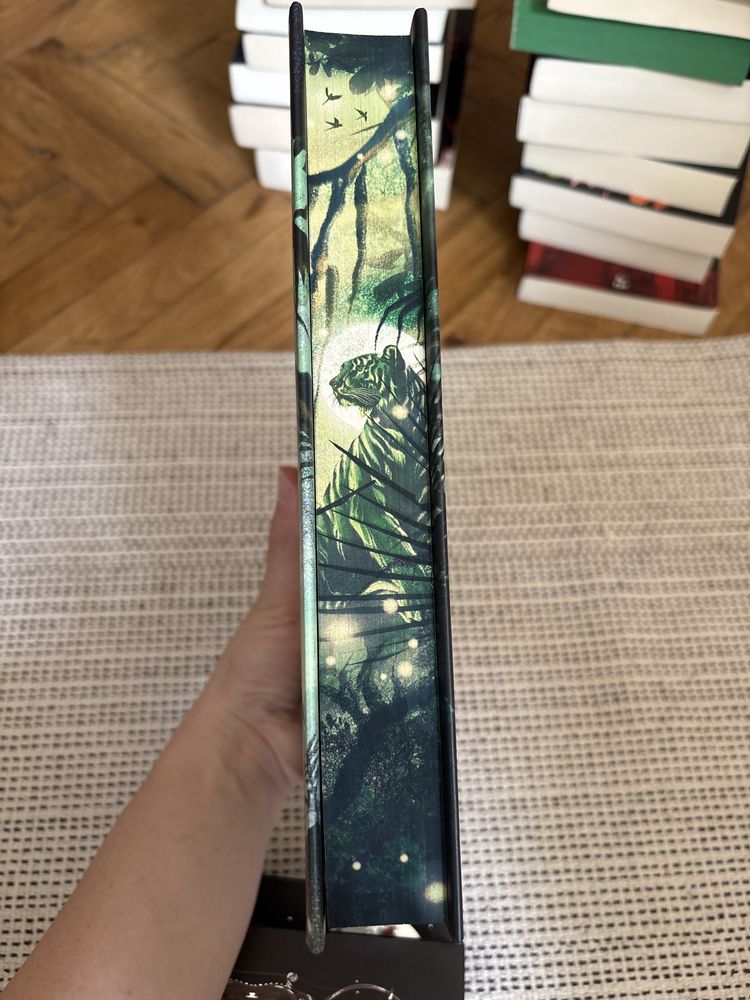 Книги от Fairyloot и Illumicrate