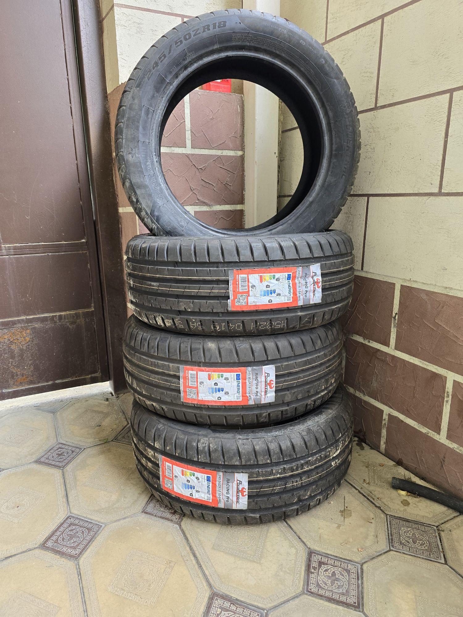 Шины новые 245/50 R18