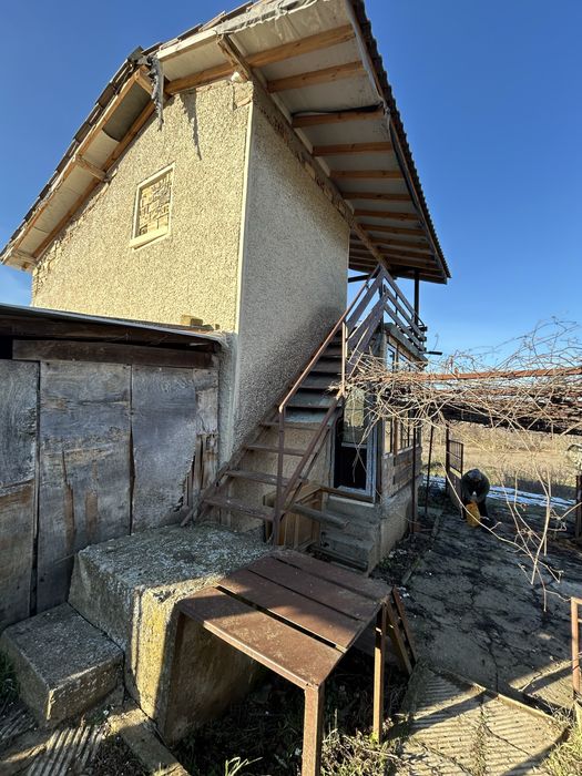Продавам двуетажна вила - местност Кованлъка (от собственик)
