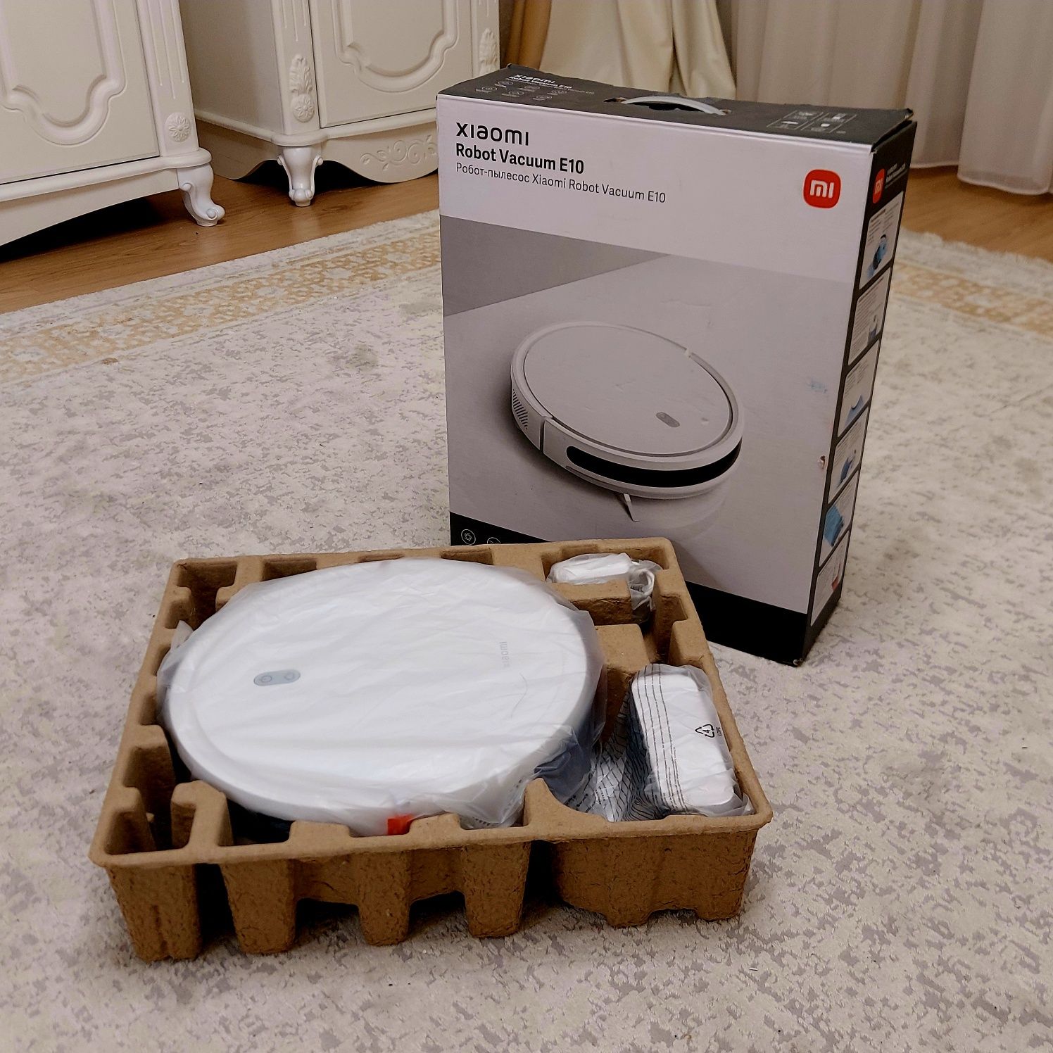 Робот пылесос Xiaomi Robot Vacuum E10, Умная уборка, Как новый