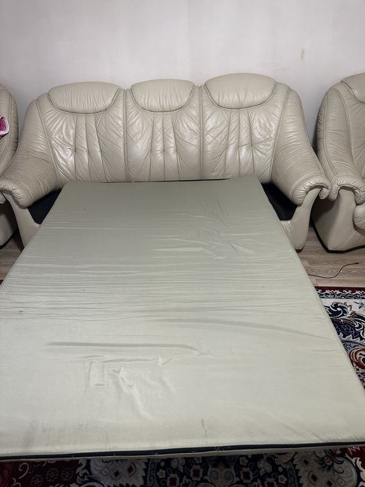 Продам кожаный диван