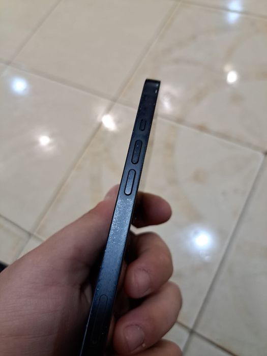 Vand iphone 13 simplu