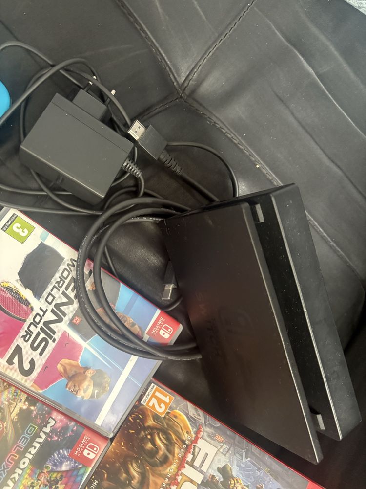 Nintendo switch, допълнителен джойстик и 5 игри