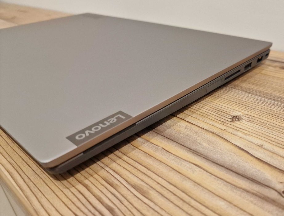 Продавам Lenovo ThinkBook 15-IIL перфектен