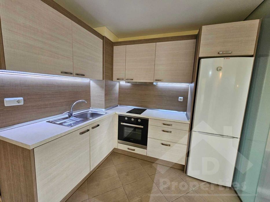 Просторен двустаен апартамент с изглед към морето, к.к."Чайка"