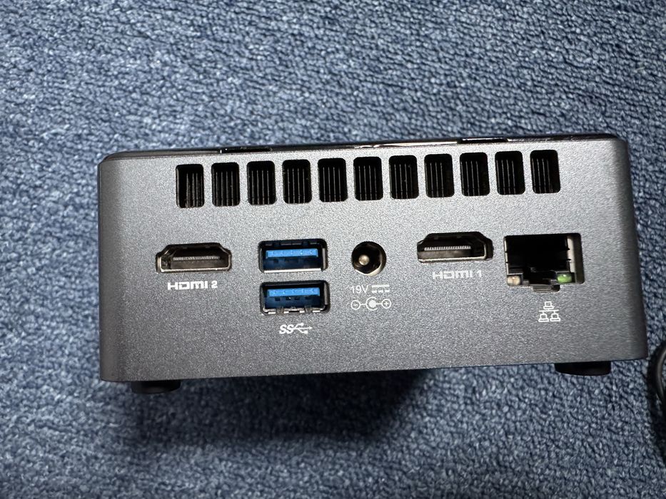 Intel NUC i3 gen8