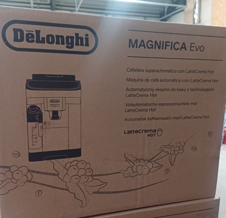 Vând cafetieră DēLonghi Magnifica Evo ECAM292.81.B EX:1.
Este noua, în
