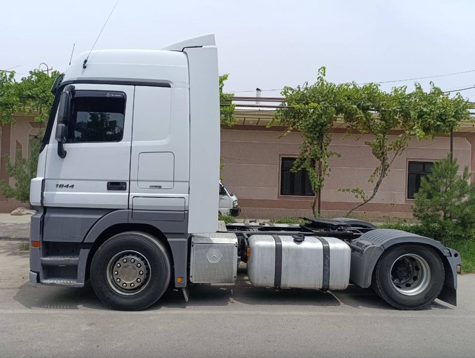 продаётся тягач Mercedes actroz