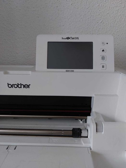 Scanner cu decupare / Plotter de tăiere Brother ScanNCut DX SDX1250