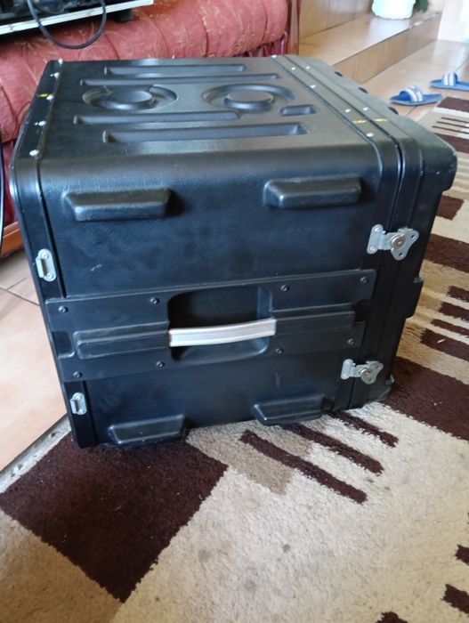 Rack case 8u sau schimb cu ceva mai mic