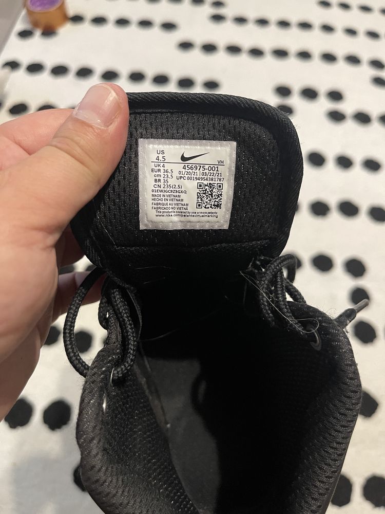 Ghete iarna Nike