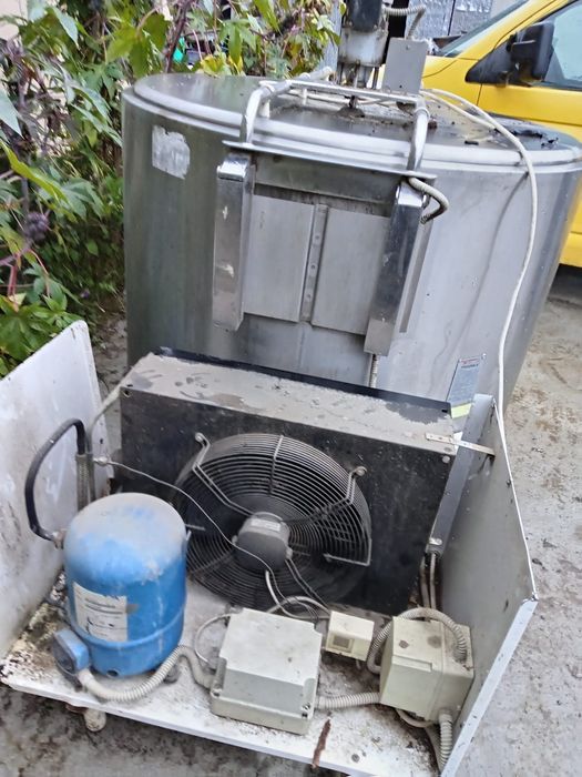 Vând tank lapte 1000 l  revizie făcută