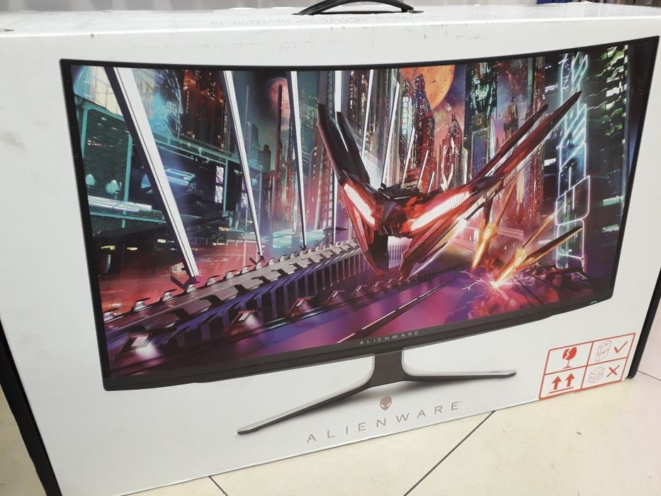 Monitor Alienware 32 inch 4K QD-Oled Sigilat